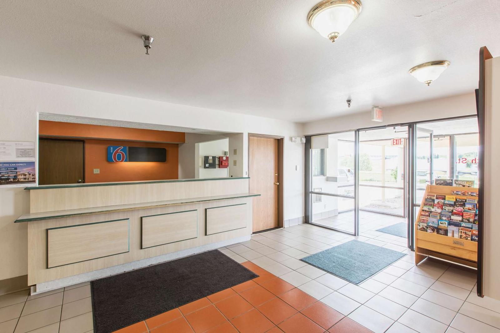 Motel 6 Omaha - Central Main image 1